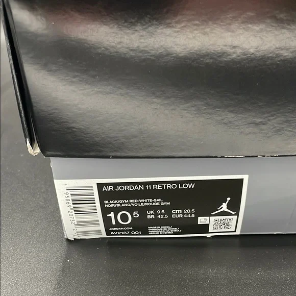 Jordan 11 Retro Low 72-10 - Picture 8 of 8